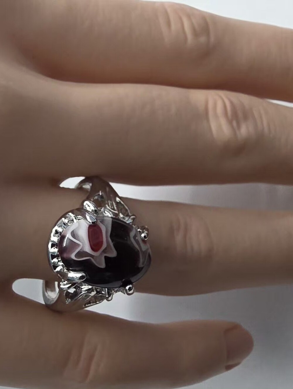 Silver Floral Accent Glass Ring - Pink and Red Center
